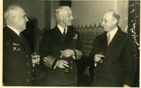 Fotografia de Américo Tomás, no Palácio Nacional de Sintra, durante o almoço oferecido a Sir Neville Syfret, por ocasião da visita da “Home Fleet” a Lisboa