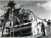 Fotografia da fragata Bartolomeu Dias por ocasião da visita de estado efetuada por Américo Tomás a Moçambique