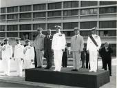 Fotografia de Américo Tomás acompanhado por António Augusto Peixoto Correia na cidade de Maputo visitando o Comando Naval, por ocasião da visita de estado efetuada a Moçambique