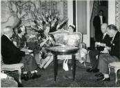 Fotografia de Américo Tomás com a Princesa Margarida de Inglaterra, no Palácio de Belém