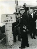 Fotografia de Américo Tomás em Elvas, presidindo à cerimónia de inauguração da Praça Doutor João Varela
