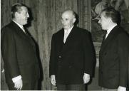 Fotografia de Américo Tomás com o Ministro do Interior da Argentina no Palácio de Belém