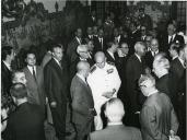 Fotografia de Américo Tomás, acompanhado ministro da marinha o almirante Quintanilha e Mendonça Dias e por Alfredo Rodrigues dos Santos Júnior, na Câmara Municipal de Cascais, após a tomada de posse do 2.º mandato como Chefe do Estado
