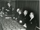 Fotografia de Américo Tomás na Sociedade de Geografia de Lisboa, presidindo à sessão solene inaugural do Congresso Internacional da Vinha e do Vinho