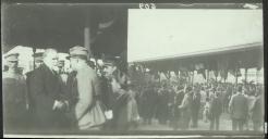 Fotografia de António José de Almeida, em Pedrouços, assistindo ao 19º Concurso Nacional de Tiro