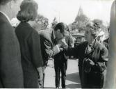 Fotografia de Gertrudes Rodrigues Tomás, esposa de Américo Tomás, no Clube de Lourenço Marques, por ocasião da visita de estado efetuada a Moçambique