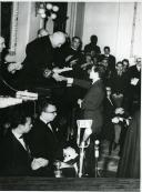 Fotografia de Américo Tomás, presidindo à cerimónia de abertura do ano letivo na Universidade do Porto