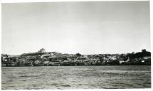 Fotografia do rio Douro, com vista da zona ribeirinha da cidade de Vila Nova de Gaia