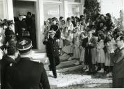 Fotografia de Américo Tomás, acompanhado por Gertrudes Rodrigues Tomás, em Ílhavo