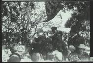 Fotografia de António José de Almeida, em Lisboa, por ocasião das cerimónias do aniversário da Batalha de La Lys