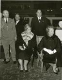 Fotografia de Gertrudes Rodrigues Tomás na Feira das Indústrias, presidindo à inauguração do 2.º Salão de Antiguidades