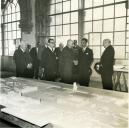 Fotografia de Américo Tomás e comitiva, por ocasião da visita às futuras instalações do Museu da Marinha, em Lisboa.