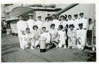 Fotografia de Maria Natália e Maria Madalena, filhas de Américo Tomás, com familiares e amigos visitando um navio de guerra da Marinha Portuguesa, por ocasião da sua visita ao norte de Portugal