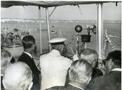 Fotografia de Américo Tomás a bordo no navio João de Lisboa, perto de Vila Real de Santo António, por ocasião da visita oficial realizada ao Algarve.