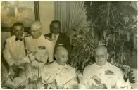 Fotografia de Américo Tomás durante um almoço oferecido em sua honra por ocasião da sua visita oficial ao Centro de Instrução Almirante Wandenkolk (C.I.A.W.)