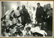 Reportagem fotográfica da visita de Sua Ex.ª o  Sr. Presidente da República General Óscar de Fragoso Carmona na inauguração da Casa da Infância de Mundet  C.ª Lda. no Seixal