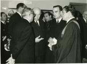 Fotografia de Américo Tomás, acompanhado por Adriano Moreira, por ocasião da inauguração das novas instalações do Instituto Superior de Estudos Ultramarinos 