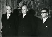 Fotografia de Américo Tomás por ocasião da tomada de posse de um novo membro do governo, no Palácio de Belém