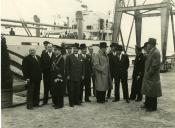 Fotografia de Américo Tomás por ocasião da recepção do navio "Ribeira Grande"