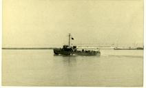 Fotografia dum navio de guerra da Marinha Portuguesa, durante uns exercícios navais