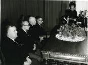 Fotografia de Américo Tomás no Instituto de Odivelas assistindo à abertura do novo ano letivo