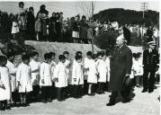 Fotografia de Américo Tomás na sede da Ação Social da Armada