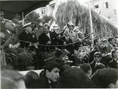 Fotografia de Américo Tomás, acompanhado por Alfredo Rodrigues dos Santos Júnior, por ocasião da visita oficial realizada ao distrito de Viseu
