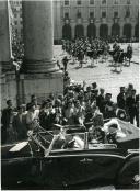 Fotografia de Américo Tomás e Hailé Salassié I, por ocasião da sua visita de Estado a Portugal, na Praça do Comércio, em Lisboa.