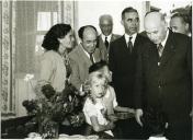 Fotografia de Américo Tomás no Bairro Social de Santa Cruz de Benfica