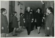 Fotografia de Américo Tomás no Instituto de Odivelas, por ocasião da celebração do seu 64.º aniversário