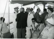 Fotografia de Américo Tomás a bordo do navio escola Sagres