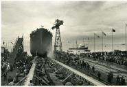 Fotografia da cerimónia de lançamento do navio-tanque “Sameiro”, nos Estaleiros Navais do Alfeite