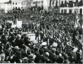 Fotografia de Américo Tomás em Beja, passando revista às tropas por ocasião da visita oficial efetuada ao Alentejo