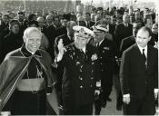 Fotografia de Américo Tomás, acompanhado por Gertrudes Rodrigues Tomás, em Ílhavo, por ocasião da inauguração do Bairro de Pescadores e do Centro Social