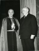Fotografia de Américo Tomás no Palácio Nacional de Belém, recebendo em audiência Manuel Gonçalves Cerejeira