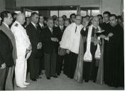 Fotografia de Américo Tomás e de Eduardo de Arantes e Oliveira durante uma cerimónia oficial