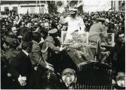 Fotografia de Américo Tomás e sua comitiva, por ocasião da visita a Guimarães.