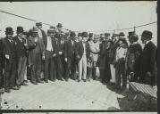 Fotografia de Bernardino Machado no couraçado Vasco da Gama numa cerimónia de homenagem à Marinha de guerra