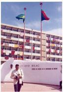 Fotografia do busto do poeta brasileiro Olavo Bilac, na Praça do Brasil em Setúbal, por ocasião da participação de Américo Tomás nas comemorações do II Centenário do nascimento do poeta Bocage
