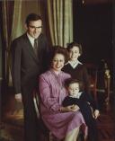 Fotografia do casal Eanes com os filhos