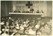 Fotografia do Presidente da República Américo Tomás, acompanhado por José João Gonçalves de Proença e por Correia de Oliveira, presidindo à inauguração do 1.º Congresso Nacional de Prevenção de Acidentes de Trabalho