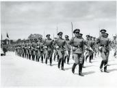 Fotografia de desfile militar durante o encerramento do ano letivo na Academia Militar