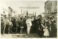 Fotografia de Américo Tomás, acompanhado por Alfredo Rodrigues dos Santos Júnior em São Brás de Alportel, por ocasião da visita oficial efetuada ao Algarve