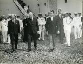 Fotografia de Américo Tomás, acompanhado por António Augusto Peixoto Correia e por Silvino Silvério Marques, desembarcando em Luanda, por ocasião de uma visita de estado efetuada a Angola