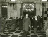 Fotografia de Américo Tomás na exposição de aeronáutica no Palácio das Galveias