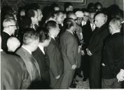 Fotografia de Américo Tomás no Palácio de Belém, recebendo em audiência os vogais dos conselhos legislativos e de de guerra das províncias ultramarinas