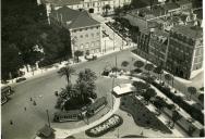 Fotografia duma praça numa cidade portuguesa