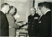 Fotografia de Américo Tomás na abertura do ano letivo do Colégio Militar