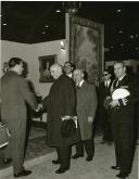 Fotografia de Américo Tomás na Feira das Indústrias, presidindo à inauguração do 2.º Salão de Antiguidades