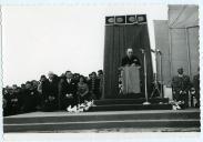 Fotografia de Américo Tomás, na inauguração do Monumento a Cristo Rei.